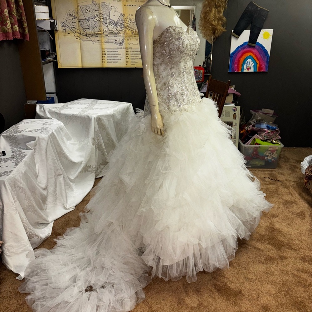 Elegant White Wedding Dress